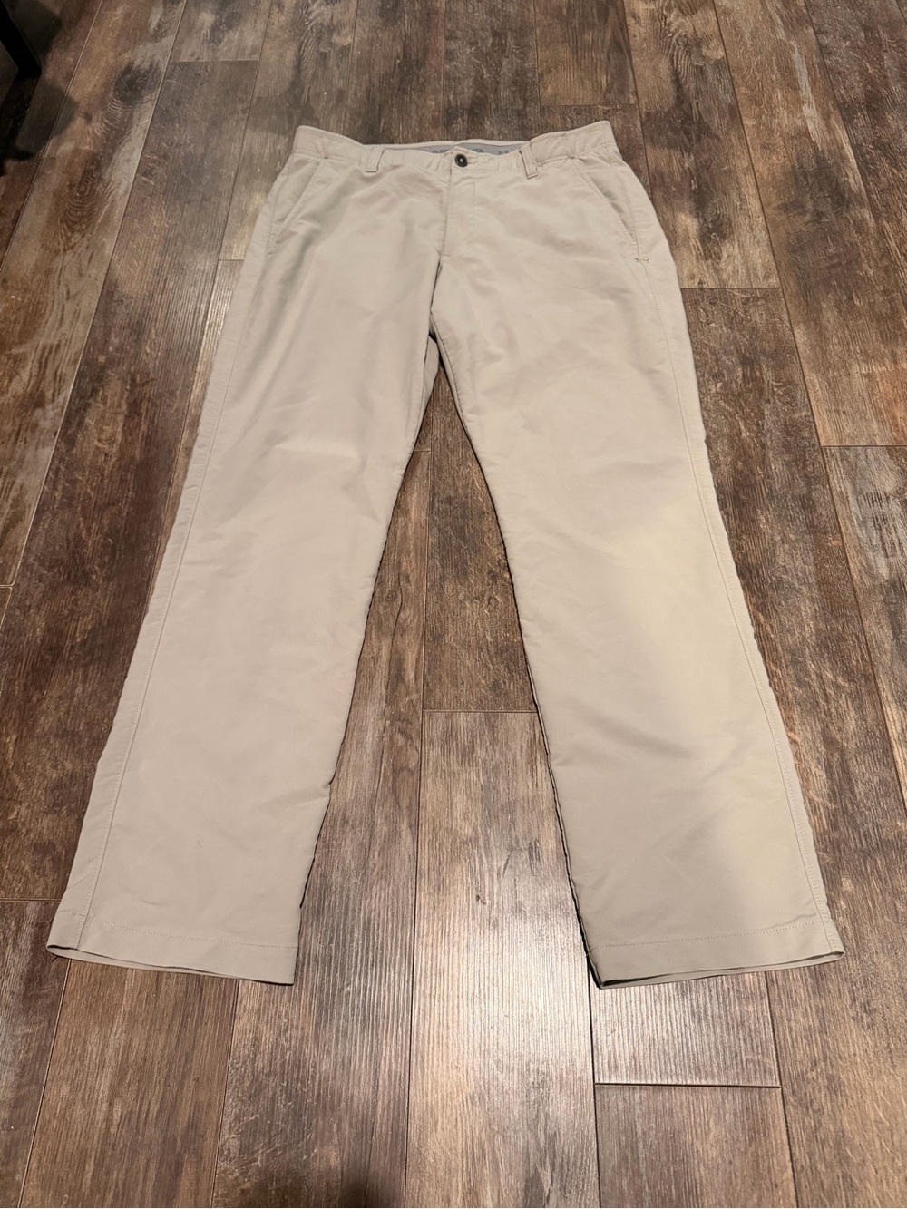 Under Armour Men's Khaki Straight-Leg Chinos